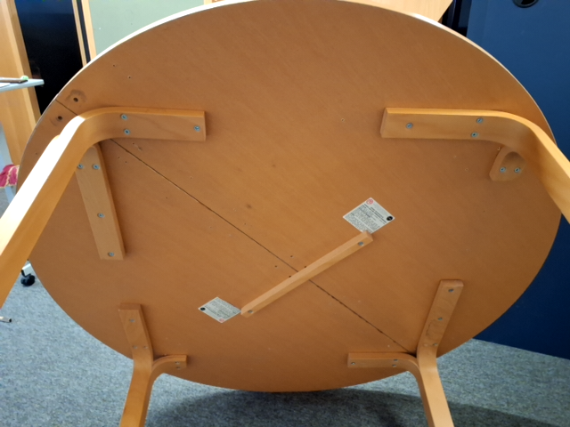 Mødebord/spisebord Magnus Olesen - 7024